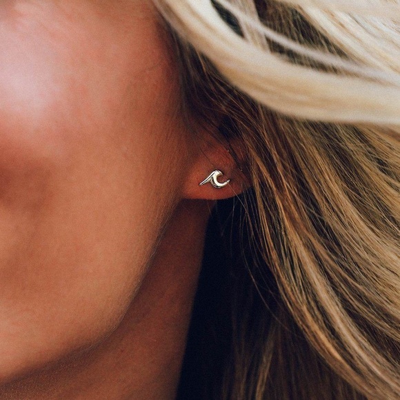 Pura Vida Jewelry Nwt Wave Stud Earrings Poshmark